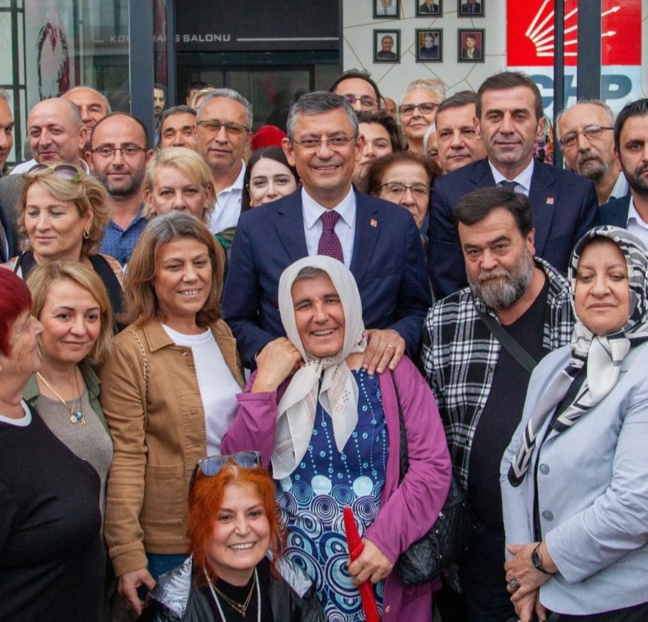 CHP'de yeni genel başkan Özgür Özel!